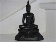 Buddha styrke og engagement. Resin. 21cm